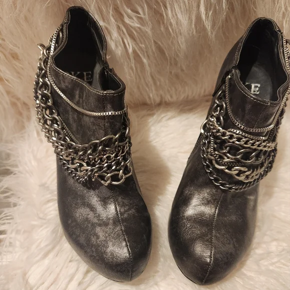 BKE Sole Silver Quincy Chain Ankle Boots 8 - Picture 2 of 9